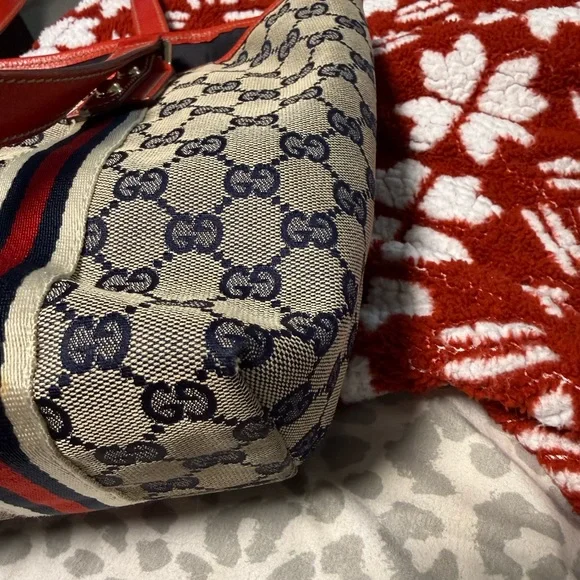 Authentic Gucci tote tan and red. Comes with certificate of authenticity - Picture 10 of 12